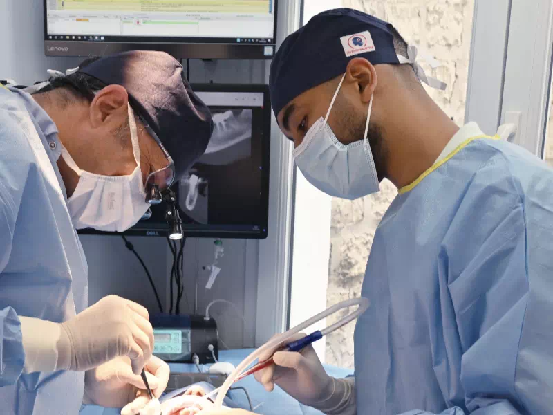 Drr Dandoy et Benttayeb en chirurgie implantaire